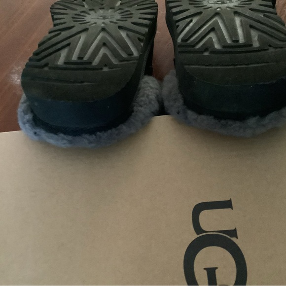 UGG WOMENS CLUGGETTE black and gray slippers - Picture 9 of 16